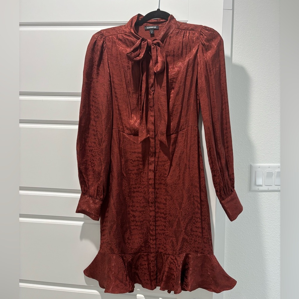 Elegant Rust Dress with Bow Detail